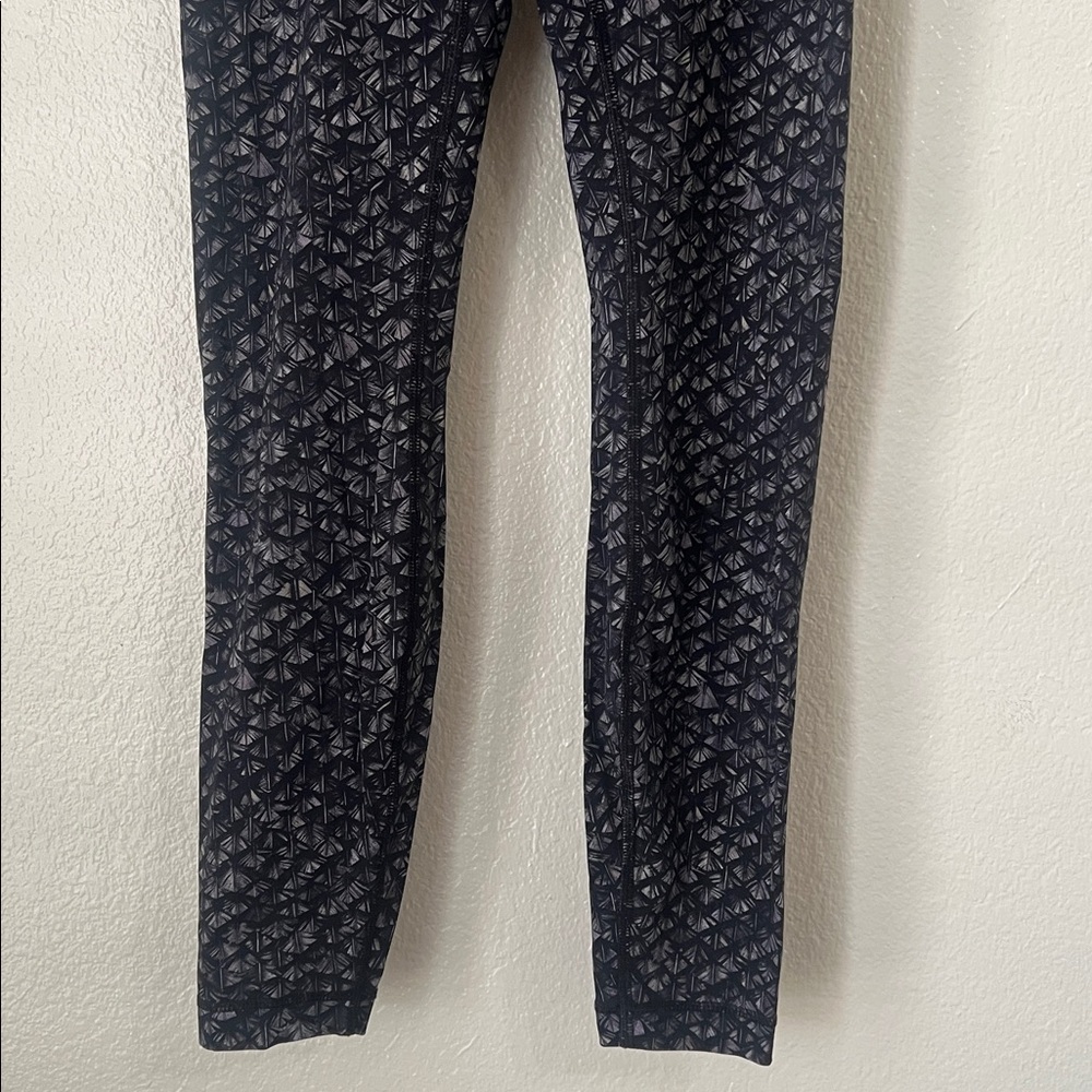 Lululemon Wunder Under Feather Print Size 8 - Picture 7 of 11